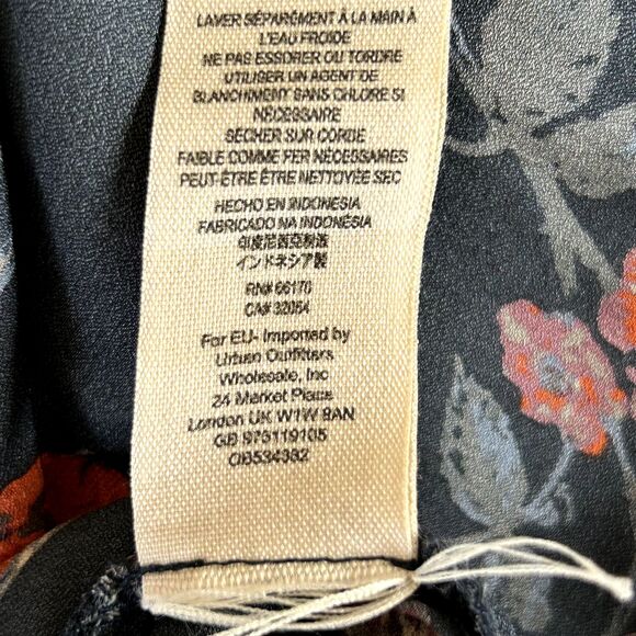 FREE PEOPLE Pebble Crepe So Fine Smocked Tunic Top Navy Floral Bell Sleeve Sz S - Picture 10 of 13